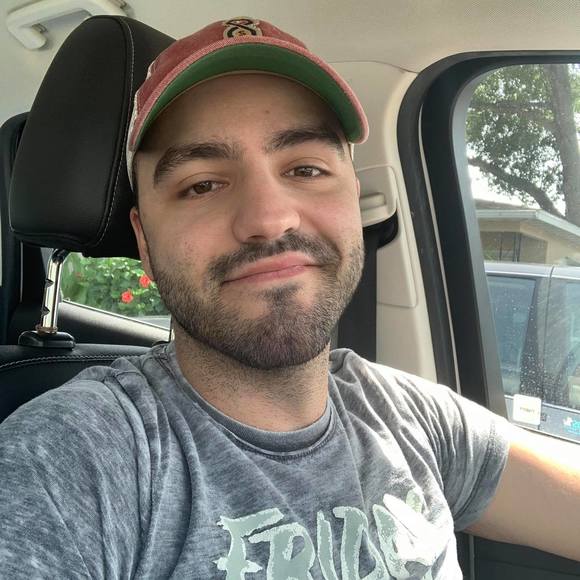 Poshmark profile picture for @tiago